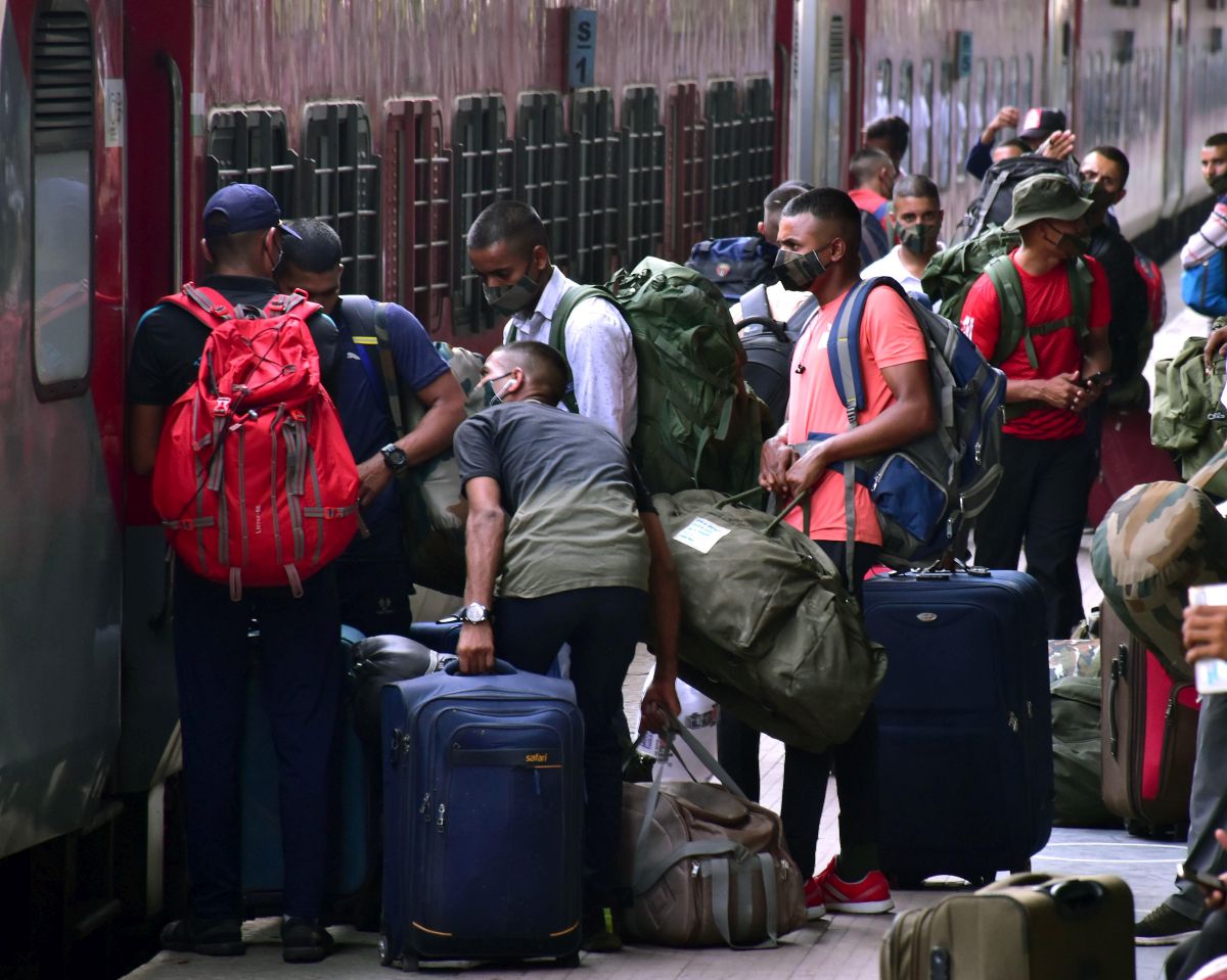UP: TTE pushes Army jawan off moving Rajdhani Express, leg amputated