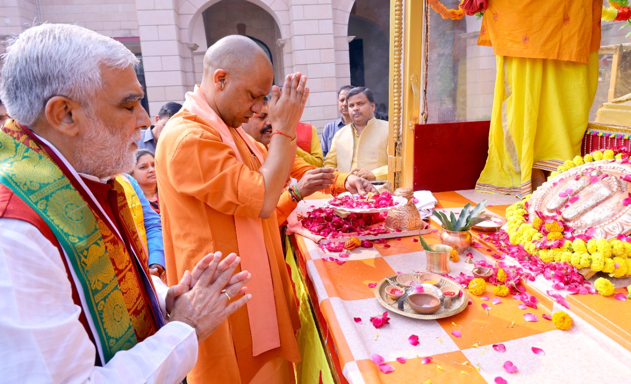 CM Yogi performs pujan of ‘Shri Ram Charan Paduka’in Lucknow