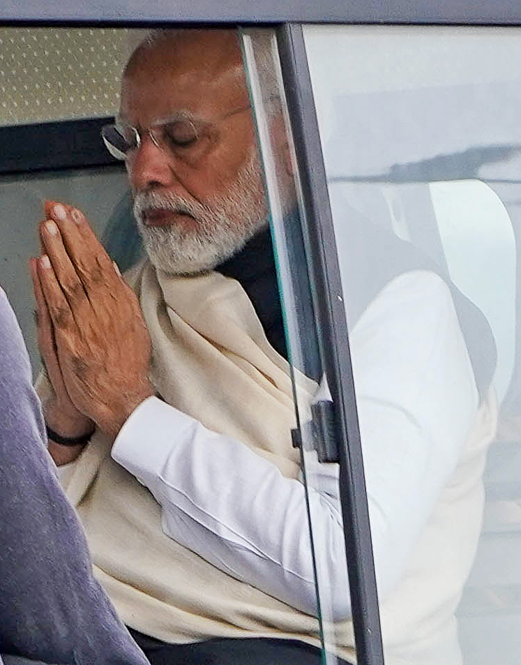 PM Modi bids adieu to his mother as the centenarian passes away. Image Credit: ANI