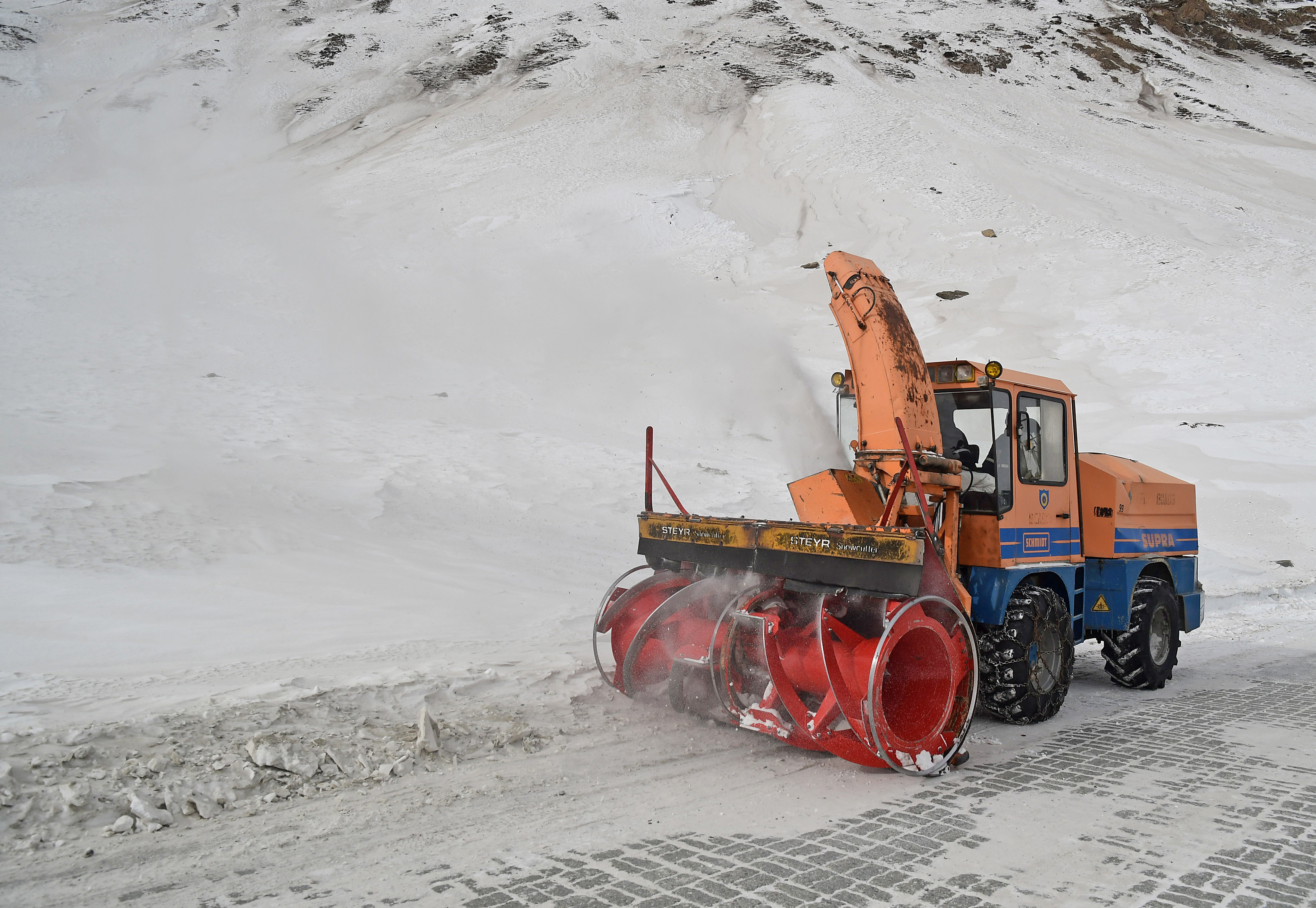 Snow is being cleared from the road on the Srinagar-Leh Highway