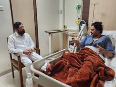 CM Shinde meets Dhananjay Munde at Mumbai hospital