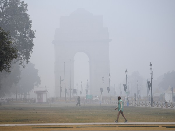 Delhi Shivers in Bone-Chilling Cold, Temperature Hits Below Freezing Point