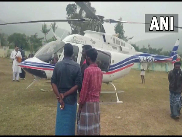 Sri Sri Ravi Shankar helicopter makes emergency landing