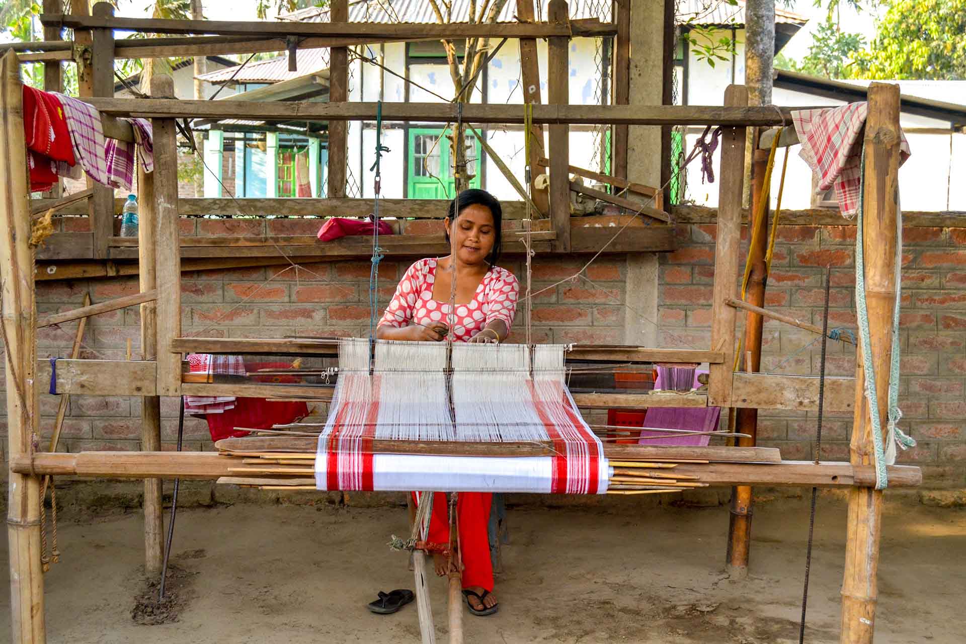 Assam Procures Hand-woven items to boost handloom industry.
