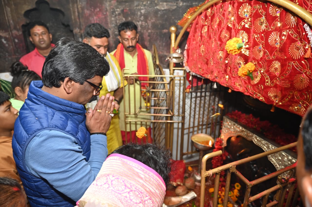 CM Soren visits Maa Chinnamastika Chief Minister Mr. Hemant Soren visited Maa Chinnamastika located at Rajarappa of Shaktipeeth Ramgarh and wished for the healthy life, prosperity, and happiness of all the people of Jharkhand.
