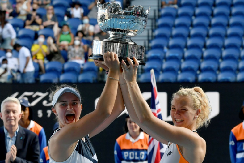 Barbora Krejcikova-Katerina Siniakova win women’s doubles title