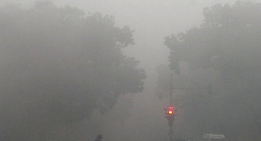 Dense fog envelopes Delhi-NCR