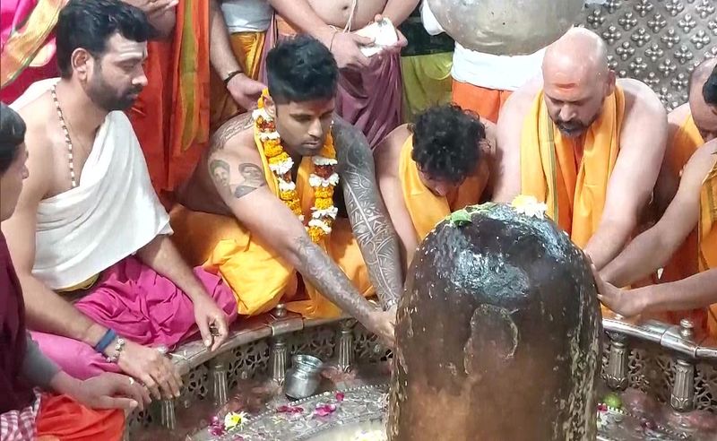 Suryakumar and Kuldeep Yadav visit Ujjain temple praying for Rishabh Pant