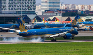 Vietnam Airlines postpones resumption of air routes to China