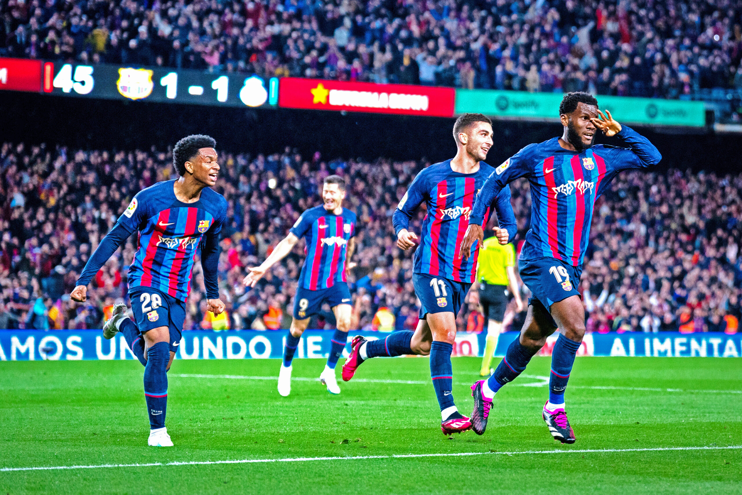 Kessie scores late winner as Barca defeat Real Madrid 2-1 - The Daily  Guardian