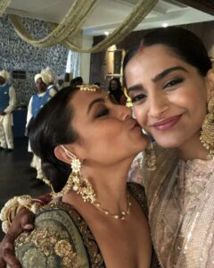 Sonam Kapoor wishes Rani Mukherji happy birthday 