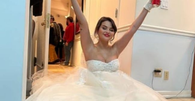 Selena Gomez’s new Instagram post sparks wedding rumours