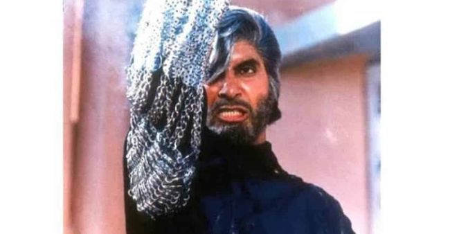 Fans are super impressed with Amitabh Bachchan as he gifts his iconic Shahenshah jacket to a friend in Saudi Arabia