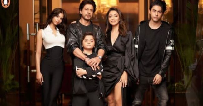 Gauri Khan poses for a perfect family picture with Shah Rukh Khan, Suhana Khan, Aryan Khan, and AbRam: ‘Family is what makes a home’