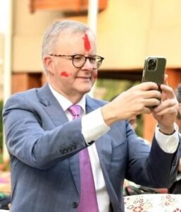 Anthony Albanese takes part in Holi celebrations