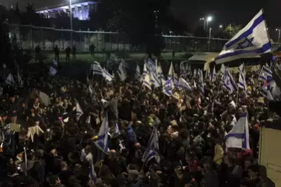 Protesters take to streets in Israel after Netanyahu fires Defence Minister