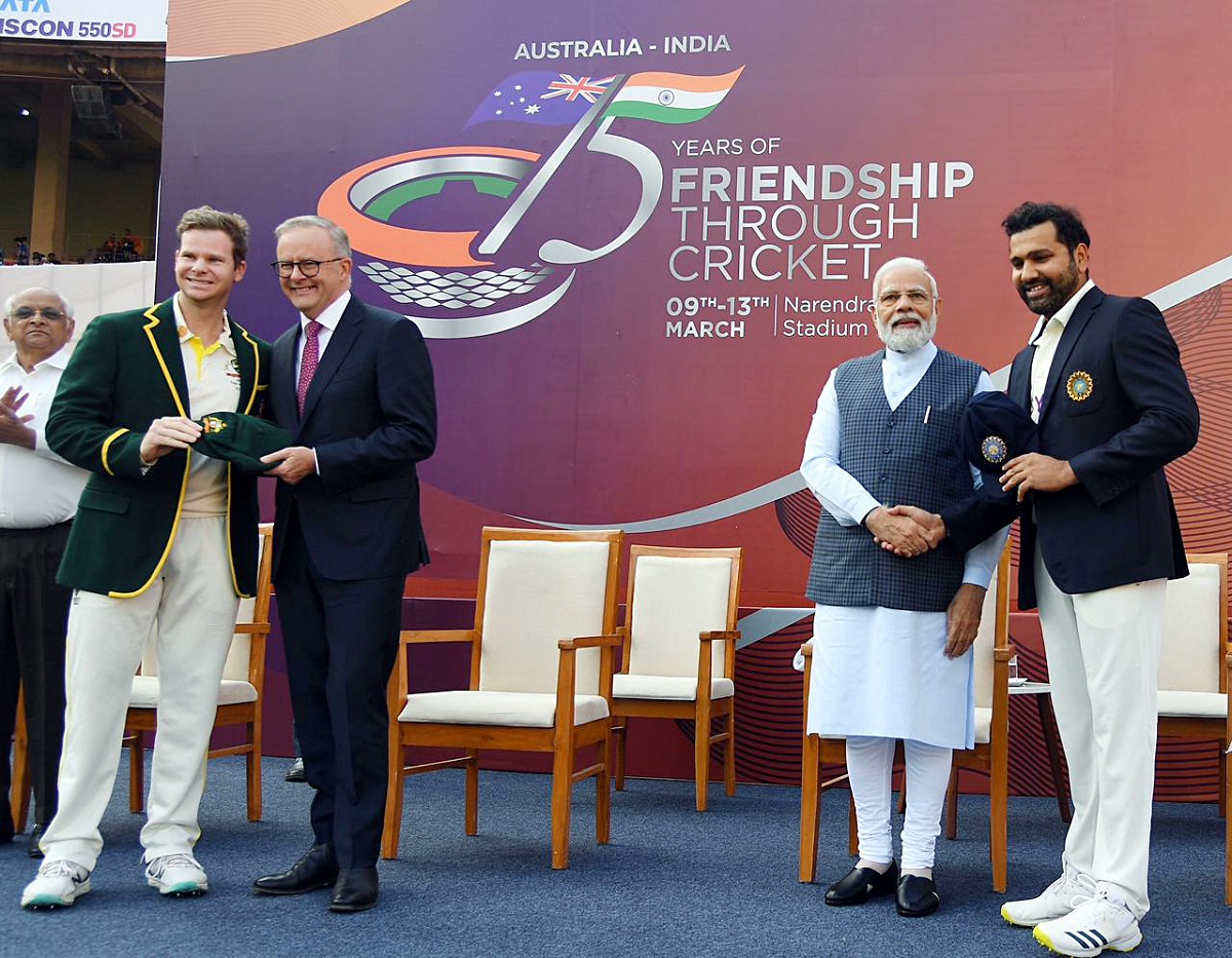 Narendra Modi, Anthony Albanese, Australian skipper Steven Smith and Indian skipper Rohit Sharma during a ceremony ahead of the 4th Test between India and Australia