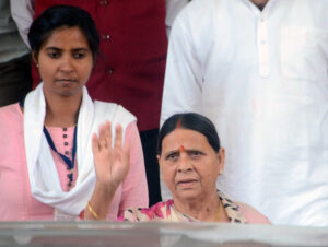 Land for job scam case: Rabri Devi, Lalu Yadav, Misa Bharti reach Rouse Avenue Court in Delhi