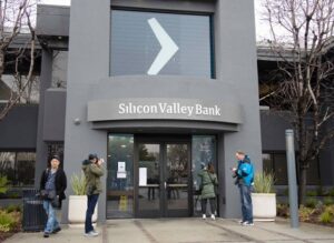 Funny Silicon Valley memes flooded Twitter as bank shut down