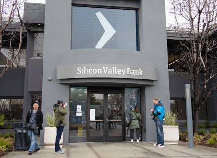 Funny Silicon Valley memes flooded Twitter as bank shut down