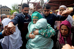 People offer mass prayers, exchange greetings in Tamil Nadu, Kerala, Ladakh, J&K on Eid-al-Fitr