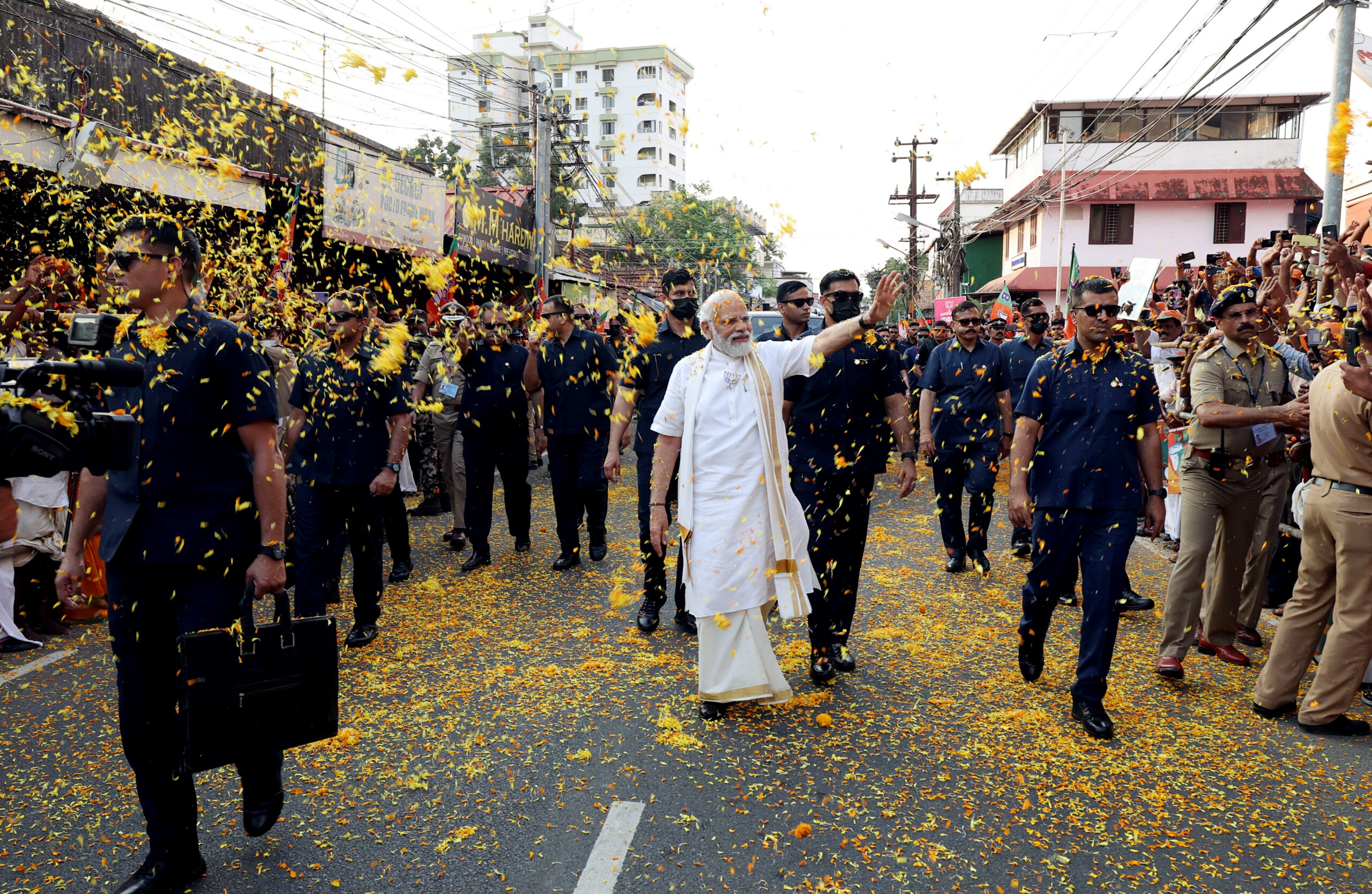 Prime Minister Narendra Modi receives a warm welcome on his arrival in Kochi.