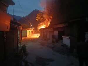 Uttarakhand: Fire breaks out at market in Chamoli