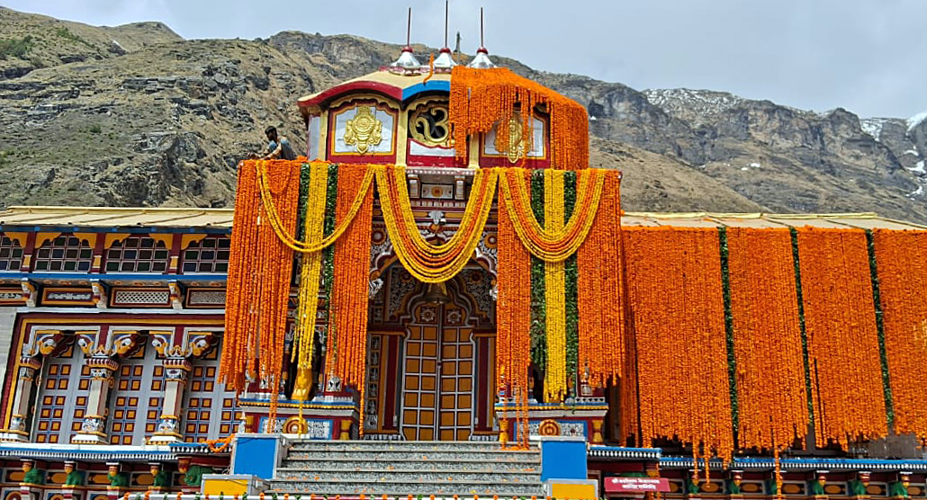 Kedarnath: Massive avalanche hits mountains around Temple
