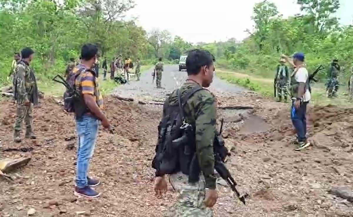 10 policemen, 1 person killed in Maoist attack at Dantewada in Chhattisgarh