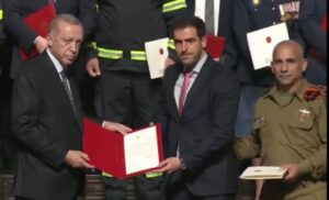 Turkish President honours Israeli rescue workers