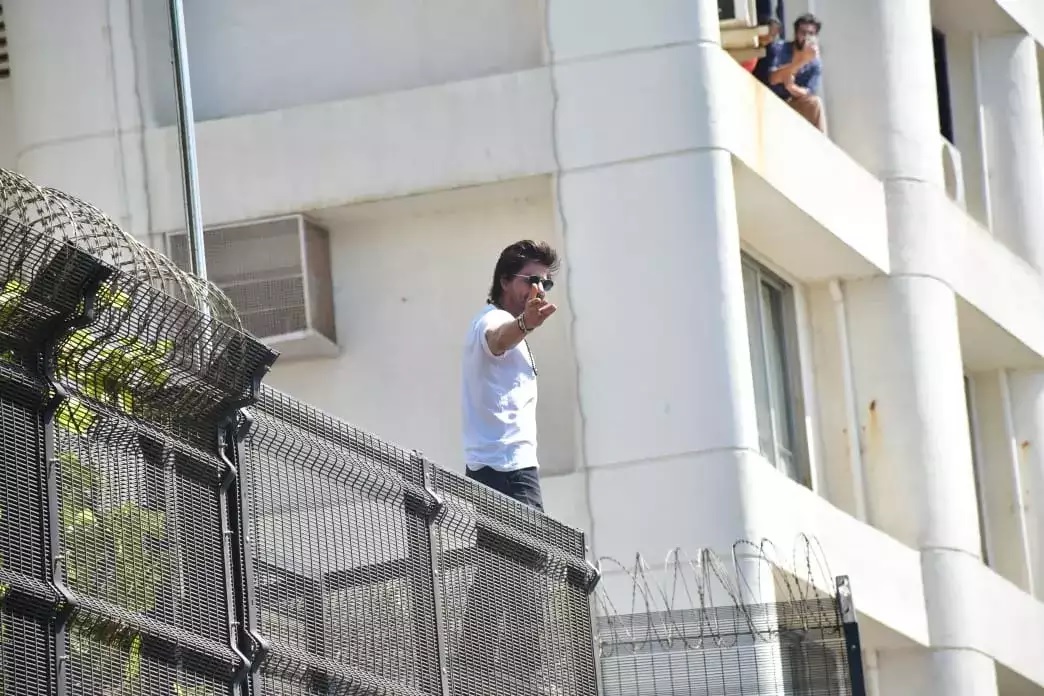 Shah Rukh Khan greets fans outside Mannat with son AbRam for Eid