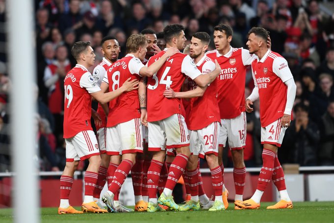 Arsenal claims top spot by defeating Chelsea 3-1