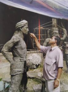 Moulding cement into traditional sculptures