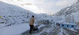 J&K: Srinagar Blanketed in Dense Fog for the Third Day Straight