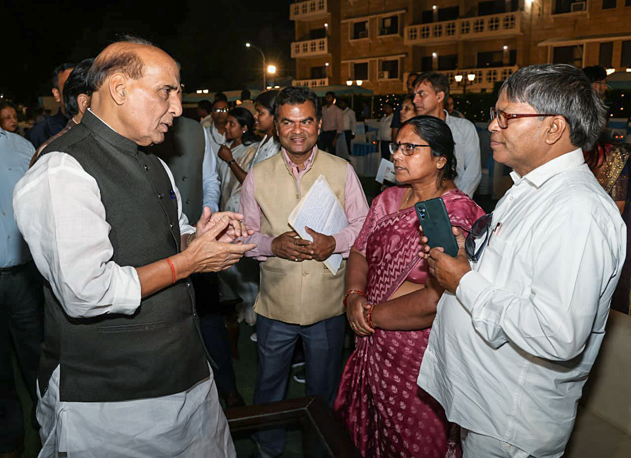 Rajnath Singh interacts with the gallantry award winners and their families.