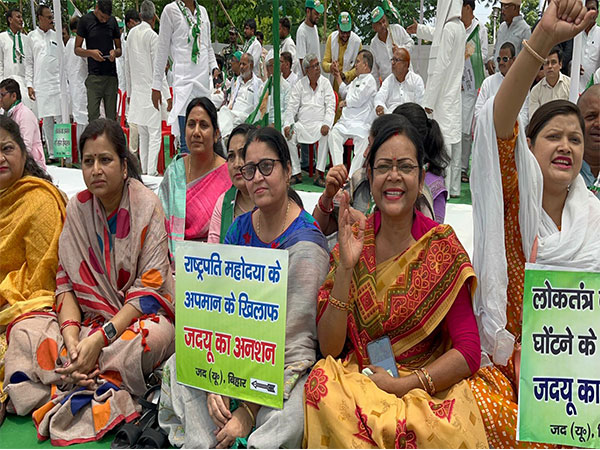 Patna : JDU leaders sit on hunger strike to protest against new Parliament inauguration