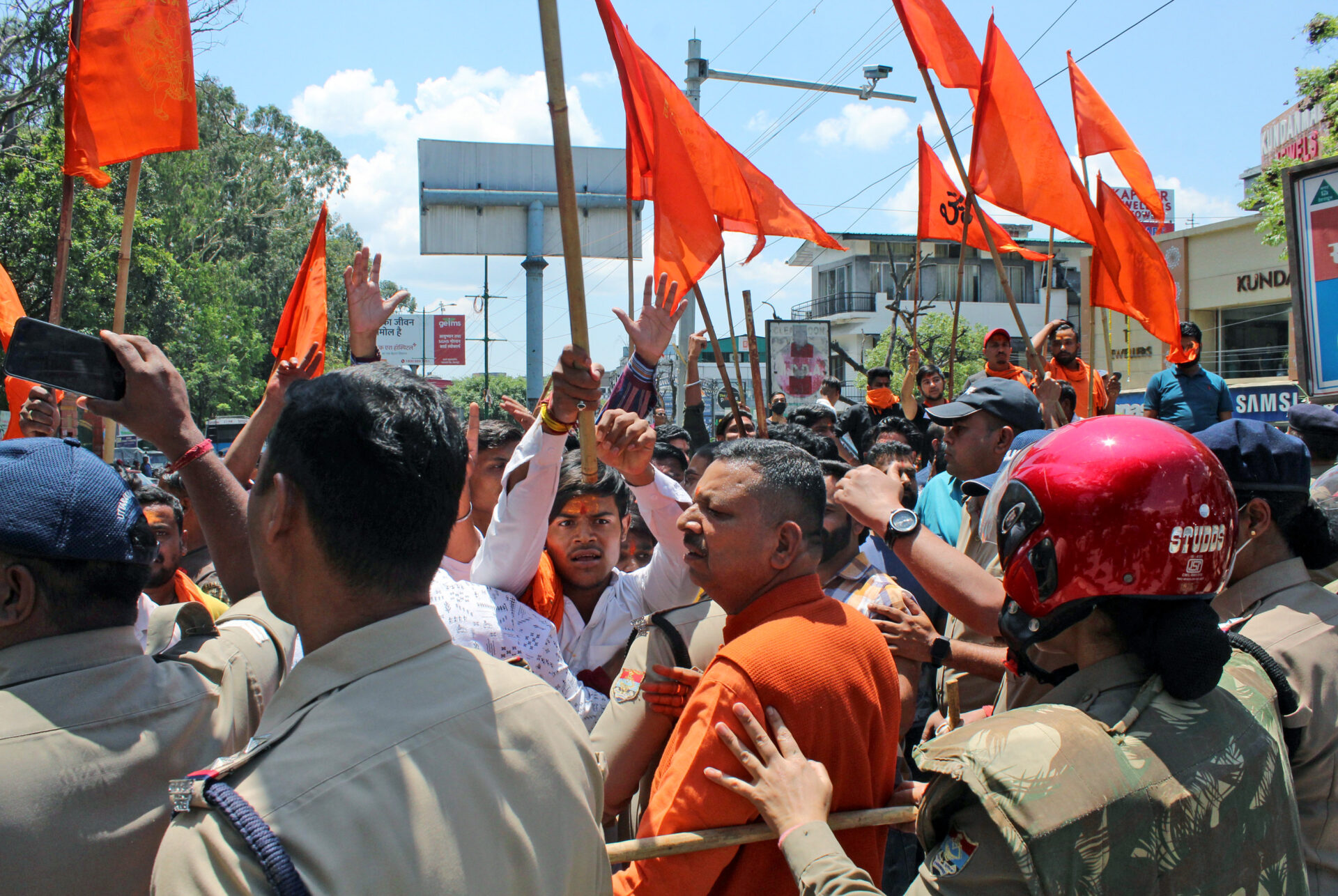 VHP, Bajrang Dal Stage Protest Across State - The Daily Guardian