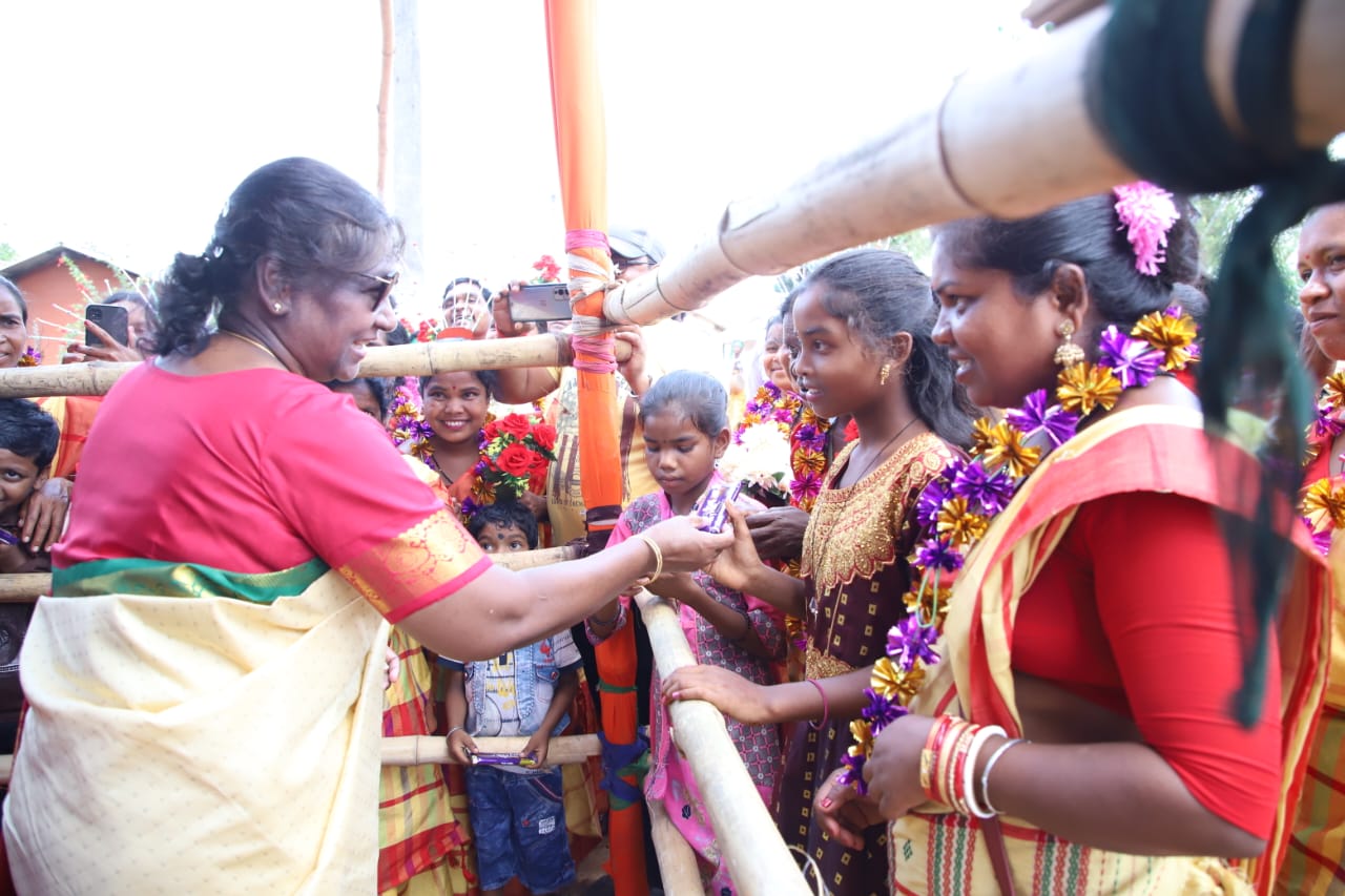 President Murmu welcomed back home in Rairangpur