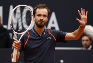 Medvedev cruises past Hanfmann to enter Italian Open semis