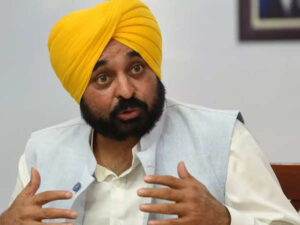 Himachal CM meets Punjab counterpart Bhagwant Mann in Amritsar