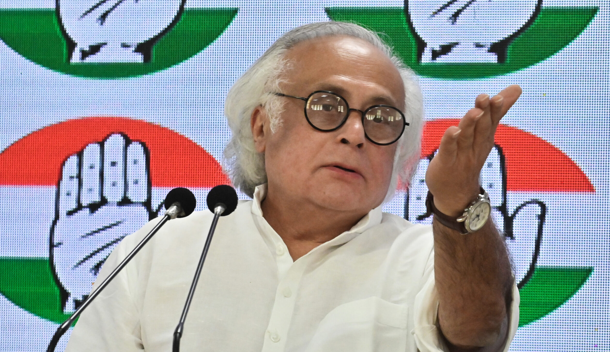 Congress extrapolates PM Modi over early trends from Karnataka elections