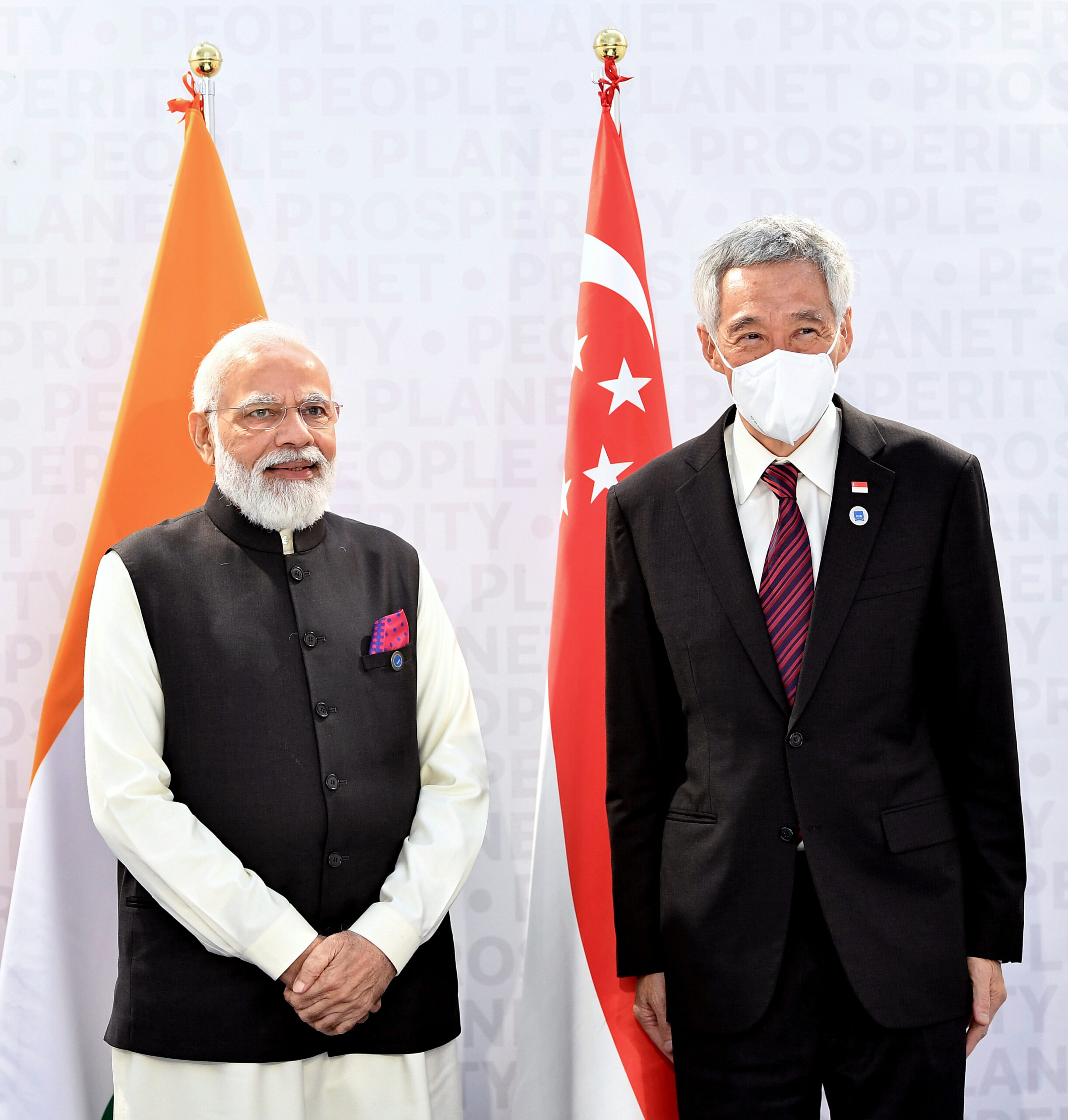 PM Modi meets Singapore PM Lee Hsien Loong