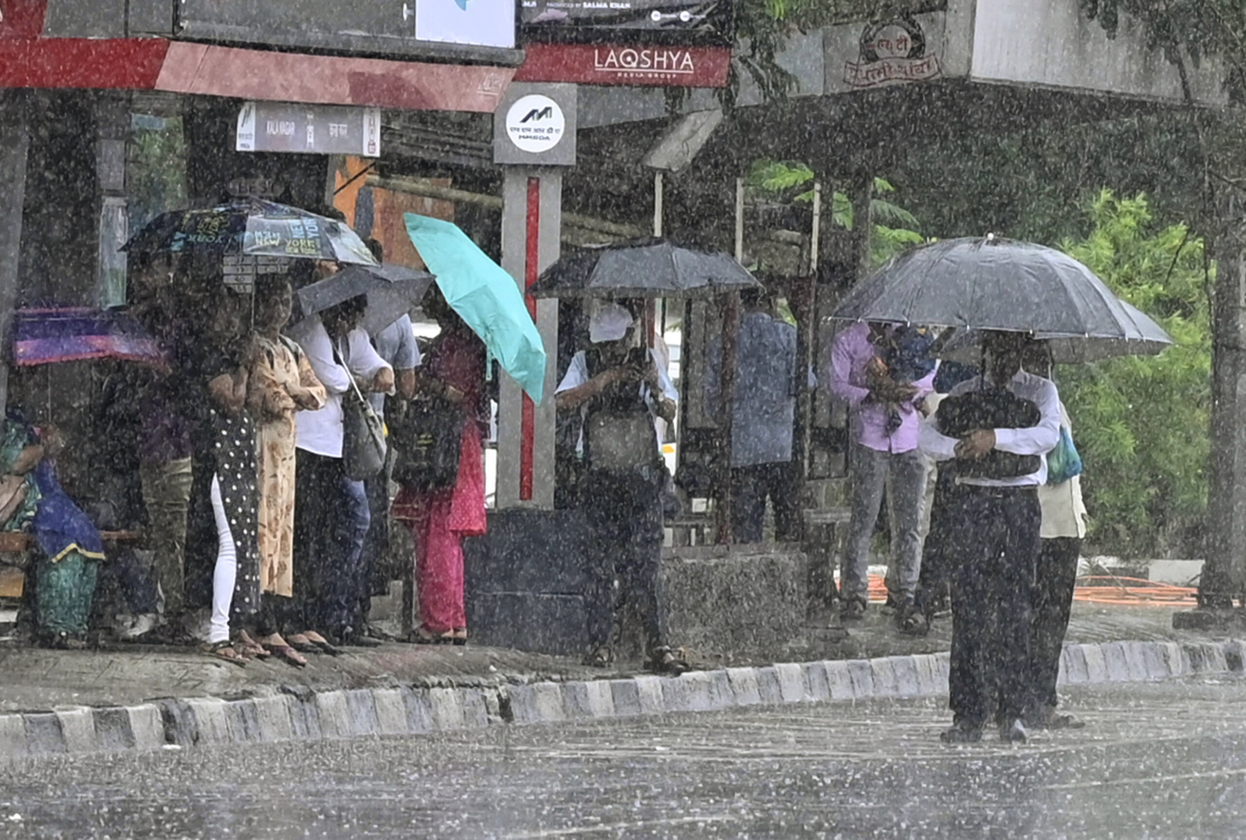 IMD predicts heavy rainfall from 26 July to 28, issues orange alert for these 7 districts