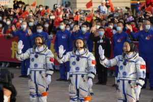 Three Chinese space crew completes six-month stint in space station