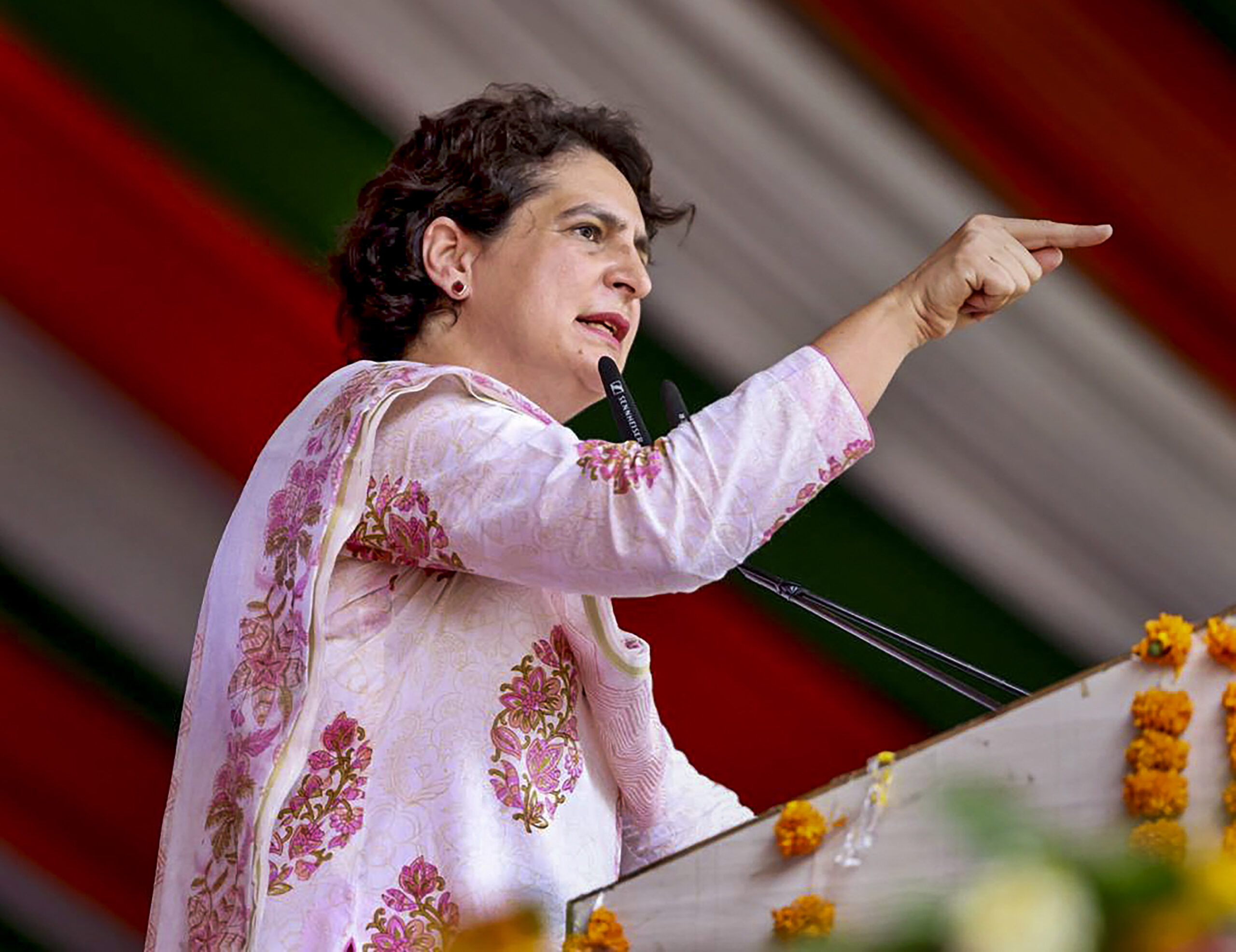 Priyanka Gandhi Begins Campaign For MP Assembly Polls - TheDailyGuardian