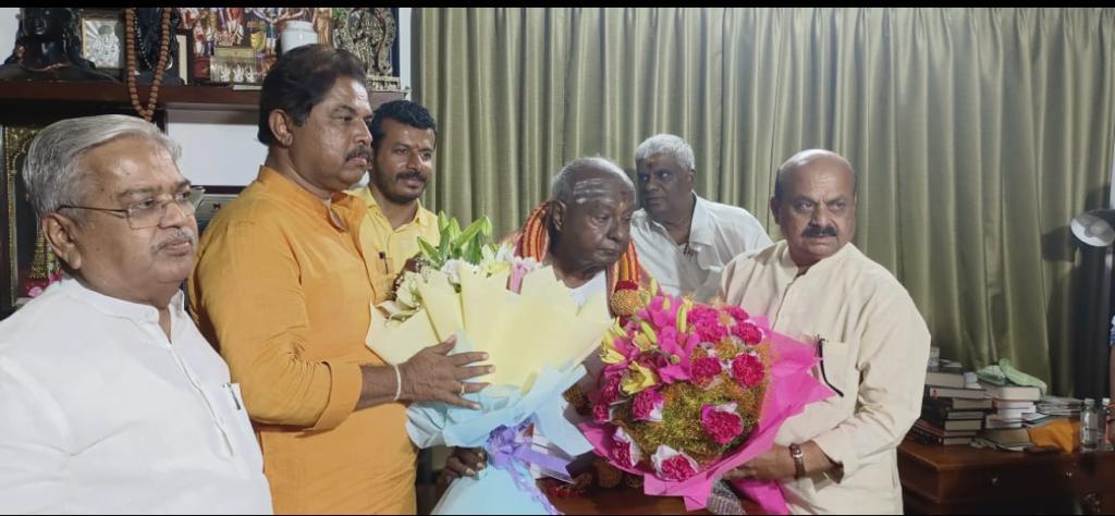 JDS, BJP join hands ahead of parliamentary elections