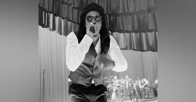 Jay Z Performs Punjabi Song Mundian To Bach Ke At Louis Vuitton’s Menswear Show In Paris