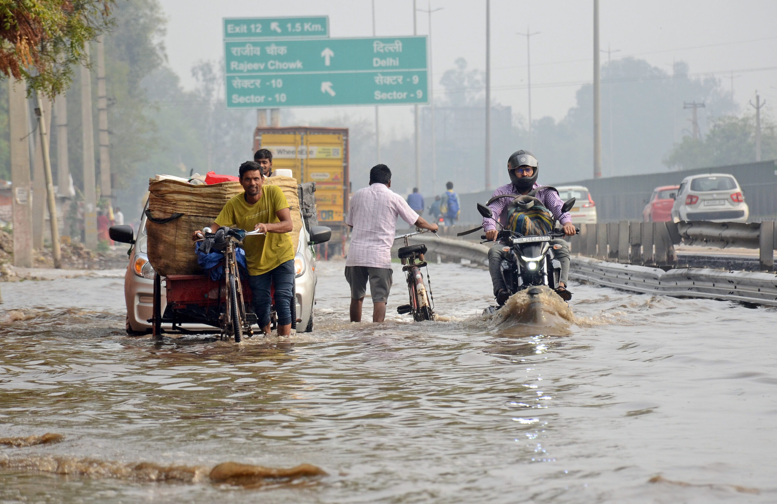 Rain lashes several parts of Delhi NCR