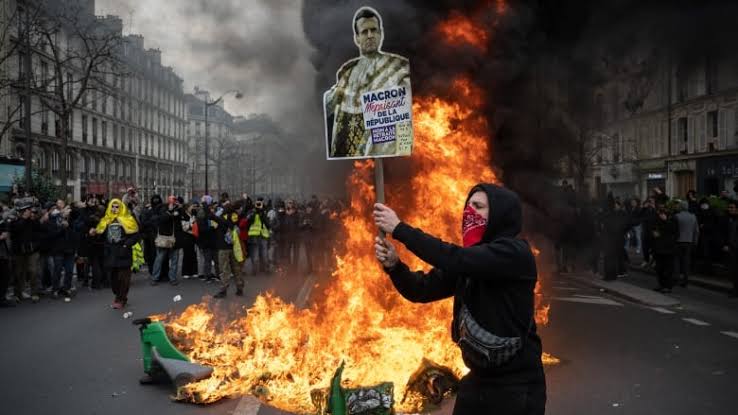 Protests intensify in Paris after police shot teenager dead 