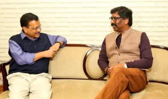 Ordinance row: Kejriwal meets Jharkhand CM Hemant Soren, seeks support
